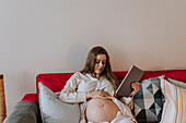 Pregnant woman using tablet