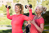 Frauen beim Sport im Park