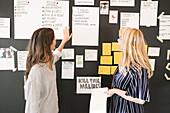 Frauen bei der Arbeit im Büro