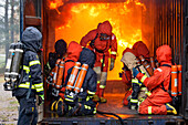 Feuerwehrmann beim Training