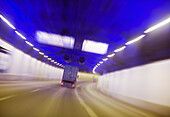 Lkw im Tunnel