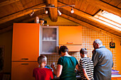 Familie in der Küche
