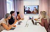 Menschen während einer Videokonferenz