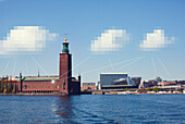 Gepixelte Wolken über dem Rathaus von Stockholm, Schweden