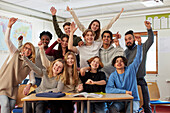 Porträt von Schülern und Lehrern in der Klasse