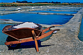 Salt extraction (Île de Noirmoutier, France)