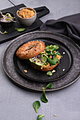 Bagel with vegan lentil spread, lamb's lettuce, cucumber, walnuts and sprouts