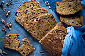 Easy to make, fast carrot cake with wallnuts and cranberries