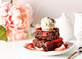 Strawberry brownies with ice cream