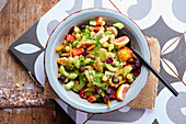 Vegetable salad with figs and pesto