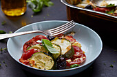 Gemüseauflauf mit Tomaten und Zucchini