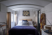 Doppelbett in einem umgebauten viktorianischen Eisenbahnwagen