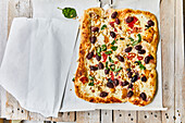 Pizza with kalamata olives