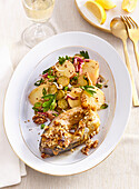Karpfen mit Walnuss-Honigkruste und Kartoffelsalat