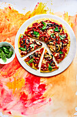 Kichererbsen-Pizza mit Paprika und Pilzen