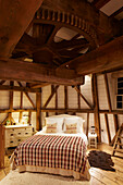 Schlafzimmer in umgebauter Windmühle