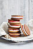 Wagonettes (Sandwich-Cookies mit Marshmallow und Marmelade)