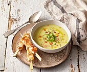 Kohlrabi soup with chicken skewers