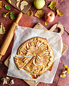 Apple pie with shortcrust pastry