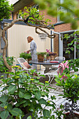 Terrasse mit Gartenmöbeln und Pflanzen, Malmö