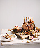 Beef rib roast with spiced salt and onions