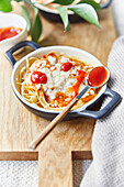 Noodle casserole with chilli sauce