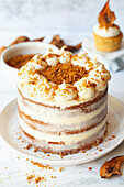 Naked Cake mit mit Keksbröseln