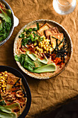 Vegetarische Ramen mit Tofu und Gemüse