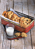 Oatmeal cookies with apricots and raisins