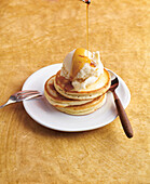 Panna al olio - ice cream with walnut oil and maple syrup on pancakes