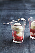 Cheesecake ice cream with raspberry coulis