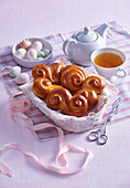 Sweet Easter rolls with honey