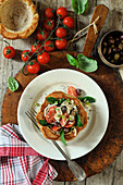 Caprese-Salat im hausgemachtem Brötchen