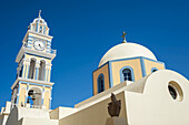 Die katholische Kathedrale von Fira, die dem Heiligen Johannes dem Täufer gewidmet ist; Santorin, Griechenland