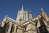 Die Southwark-Kathedrale am Südufer der Themse; London, England