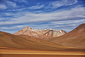 Die surreale Landschaft von Boliviens Altiplano-Region, in der Nähe von Uyuni; Bolivien