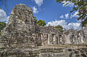 Struktur 1, archäologische Stätte Chicanna Maya, Mischung aus Chenes- und Rio Bec-Stil, Spätklassik; Campeche, Mexiko
