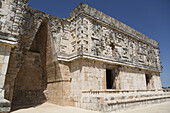 Rundbogen (links), Palast des Gouverneurs, Maya-Ausgrabungsstätte Uxmal; Yucatan, Mexiko