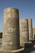 Säulen mit Bas-Relief, Vorhof, Tempel des Haroeris und Sobeck; Kom Ombo, Ägypten