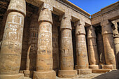 Säulen des Khonsu-Tempels, Karnak-Tempelkomplex; Luxor, Ägypten
