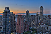 Midtown Manhattan bei Sonnenuntergang; New York City, New York, Vereinigte Staaten Von Amerika