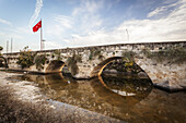 Steinbrücke am Eingang zu Tarsus an der Ankara-Adana-Straße; Tarsus, Türkei