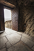 Offene Tür und Torweg des Klosters Varlaam; Meteora, Griechenland
