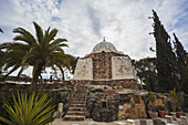 Kirche mit Kuppel und Kreuz; Bethlehem, Israel