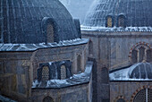 Hagia Sophia (Ayasofya) unter Schnee. Die Moschee, jetzt ein Museum, gilt als Inbegriff byzantinischer Architektur; Istanbul, Türkei