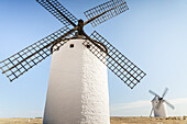 Berühmte Windmühlen in Campo Criptana, wo die Geschichten von Don Quijote ihren Ursprung haben; Ciudad Real, Kastilien-La Mancha, Spanien