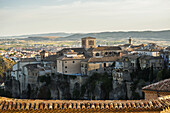 Das Stadtzentrum von Cuenca von oben; Cuenca, Kastilien-La Mancha, Spanien
