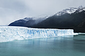 Perito-Moreno-Gletscher im Los-Glaciares-Nationalpark im argentinischen Teil Patagoniens; El Calafate, Provinz Santa Cruz, Argentinien