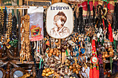 Souvenirverkauf auf dem Markt der Eingeborenen; Asmara, Zentralregion, Eritrea