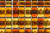 Honig zum Verkauf auf dem Zentralmarkt von Pula; Pula, Istrien, Kroatien